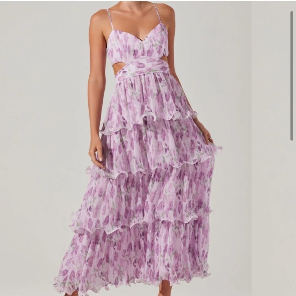 New ASTR the Label Revolve MIDI DRESS JAIDEN Purple Floral Rubble Tiered - Picture 3 of 9